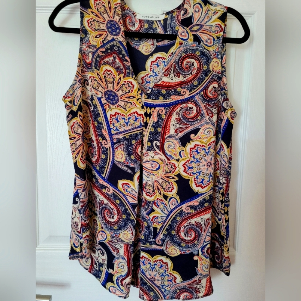 ROSE & OLIVE Sleeveless Top Size M Dark blue/ multi color